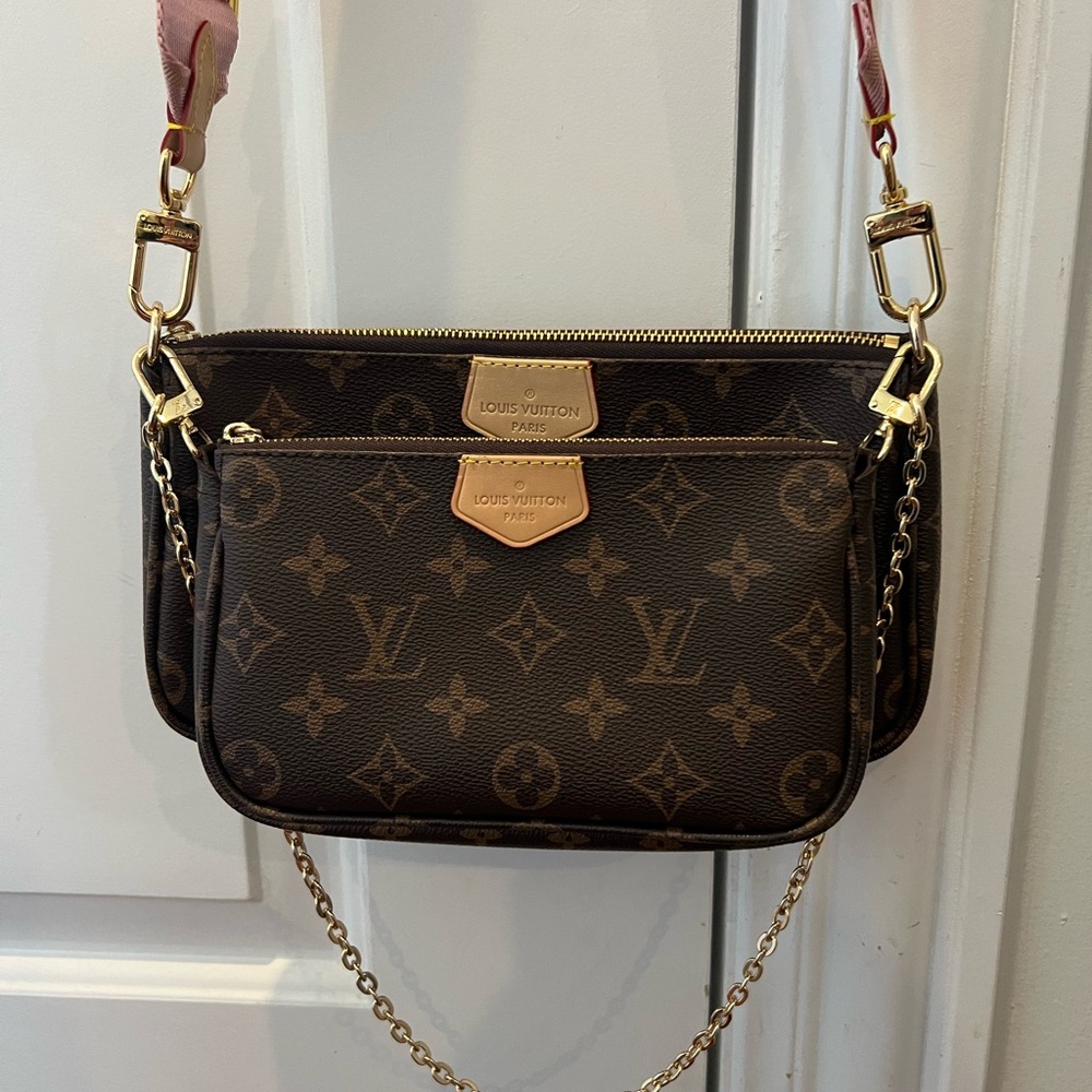*Louis Vuitton multi pochette